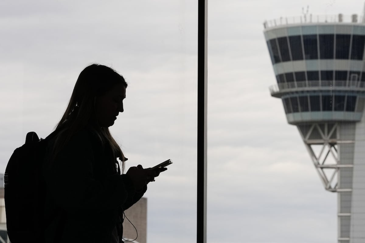Suspenden temporalmente los vuelos en aeropuertos clave de la costa este de Estados Unidos por fallas técnicas