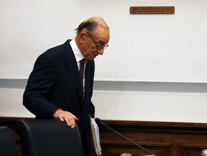 El ex presidente de la Reserva Federal, Alan Greenspan, tras comparecer en el Congreso de EE UU.