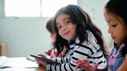 Tabletas, proyectores interactivos, aulas ‘maker’ con impresoras 3D: así son los nuevos colegios.