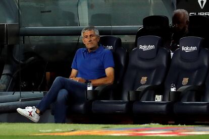 Setién, en el banquillo del Camp Nou durante el derbi ante el Espanyol esta semana.