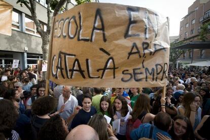 Concentració en una escola de Mataró per defensar la immersió lingüística