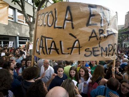Concentració en una escola de Mataró per defensar la immersió lingüística