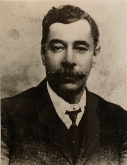 Un retrato de Claudino Pita, precursor de la cinematografía en Betanzos con sus espectáculos de luces y administrador del establecimiento por muchos años. 