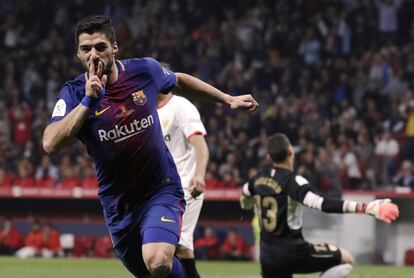 Suárez celebra el su segundo gol y tercero del equipo barcelonés.

