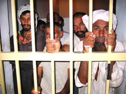Familiares de Salma Bibi, encarcelados en Meerwala como sospechosos de la violación múltiple.