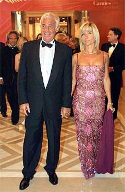 Jean-Paul Belmondo, con Natty Tardivel, en una foto de 2001.