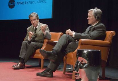 Iñaki Gabilondo y Bill Keller conversan sobre el periodismo, ayer en Bilbao