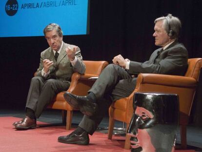 Iñaki Gabilondo y Bill Keller conversan sobre el periodismo, ayer en Bilbao