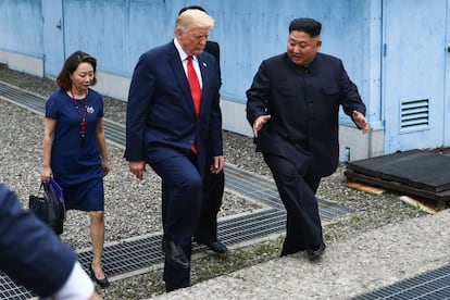 En unas breves declaraciones en suelo del Sur, y antes de pasar a una reunión privada con su invitado, Trump aseguró que "están pasando muchas cosas positivas" en el proceso de conversaciones entre Washington y Pyongyang.