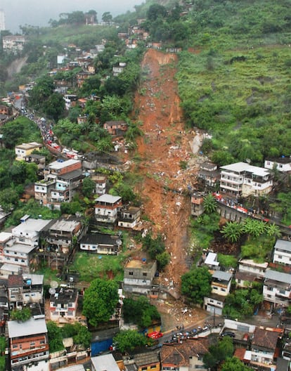 Corrimiento de tierra en la zona del Morro dos Prazeres, perteneciente al vecindario de Santa Teresa de la capital carioca.