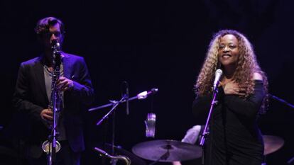 Cassandra Wilson en su concierto de Cartagena Jazz Festival.