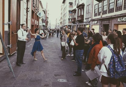 Members of the public watch one of the shows at the neuro-magic festival MágicaMente.