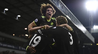 Jogadores do Chelsea comemoram gol de Batshuayi.