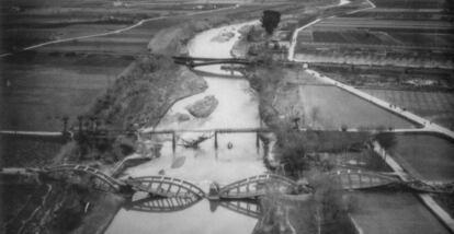 Ponts al Prat destruïts.