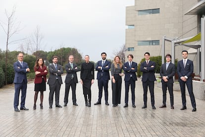 Equipo de Bonos del Banco Santander. Germán Escriva, Lorena Ramirez,  Ignacio Bas, Rodrigo Calvin, Alba Coltart, Gabriel Castellanos , Cláudia Illa, Juan Carlos Sánchez,  Jaime Cruz, Luis Coronel Juan Pablo Merodio /. Pablo Monge.