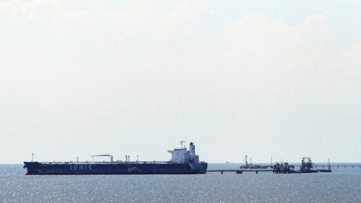 Maduro ordena a la Armada venezolana la escolta de buques petroleros