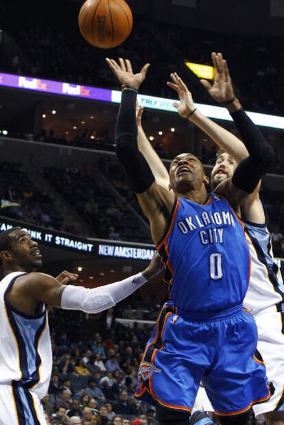 Russell Westbrook, de los Thunder; y Mike Conley y Marc Gasol, de  los Grizzlies.