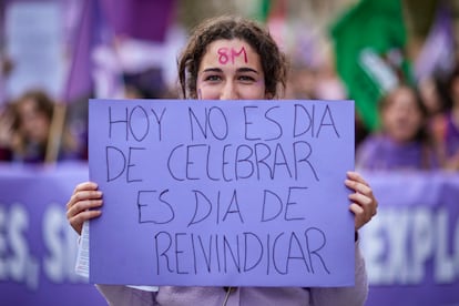 Una manifestante, durante el 8-M en Granada.