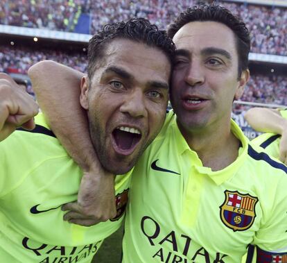 Xavi i Dani Alves, al 2015.