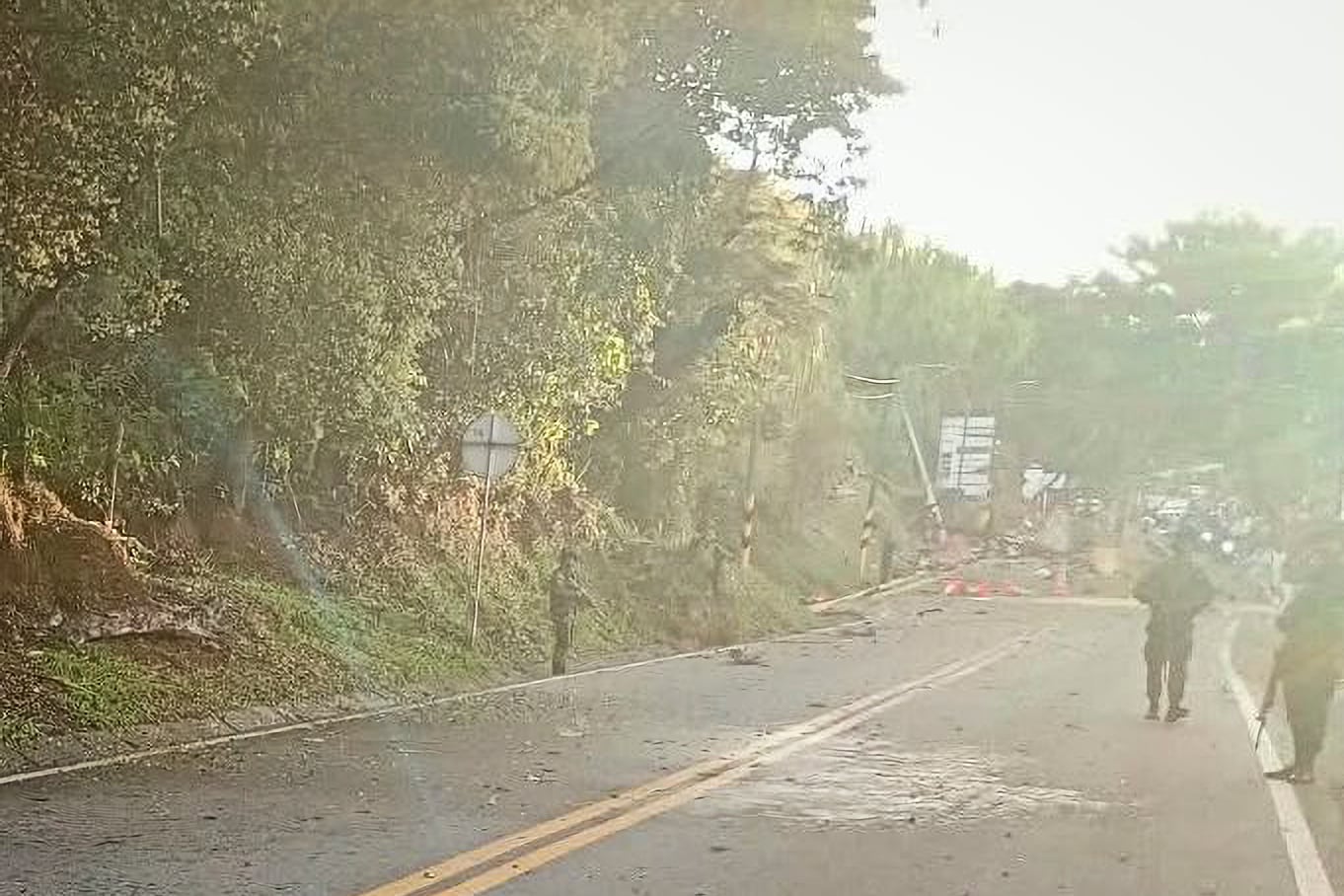 Un atentado de las disidencias de las FARC en el Cauca deja tres heridos y la vía Panamericana bloqueada Un atentado de las disidencias de las FARC en el Cauca deja tres heridos y la vía Panamericana bloqueada