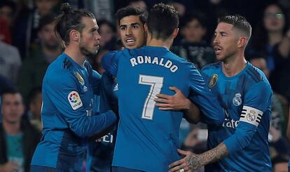 Los jugadores de Real Madrid celebran un gol ante el Betis