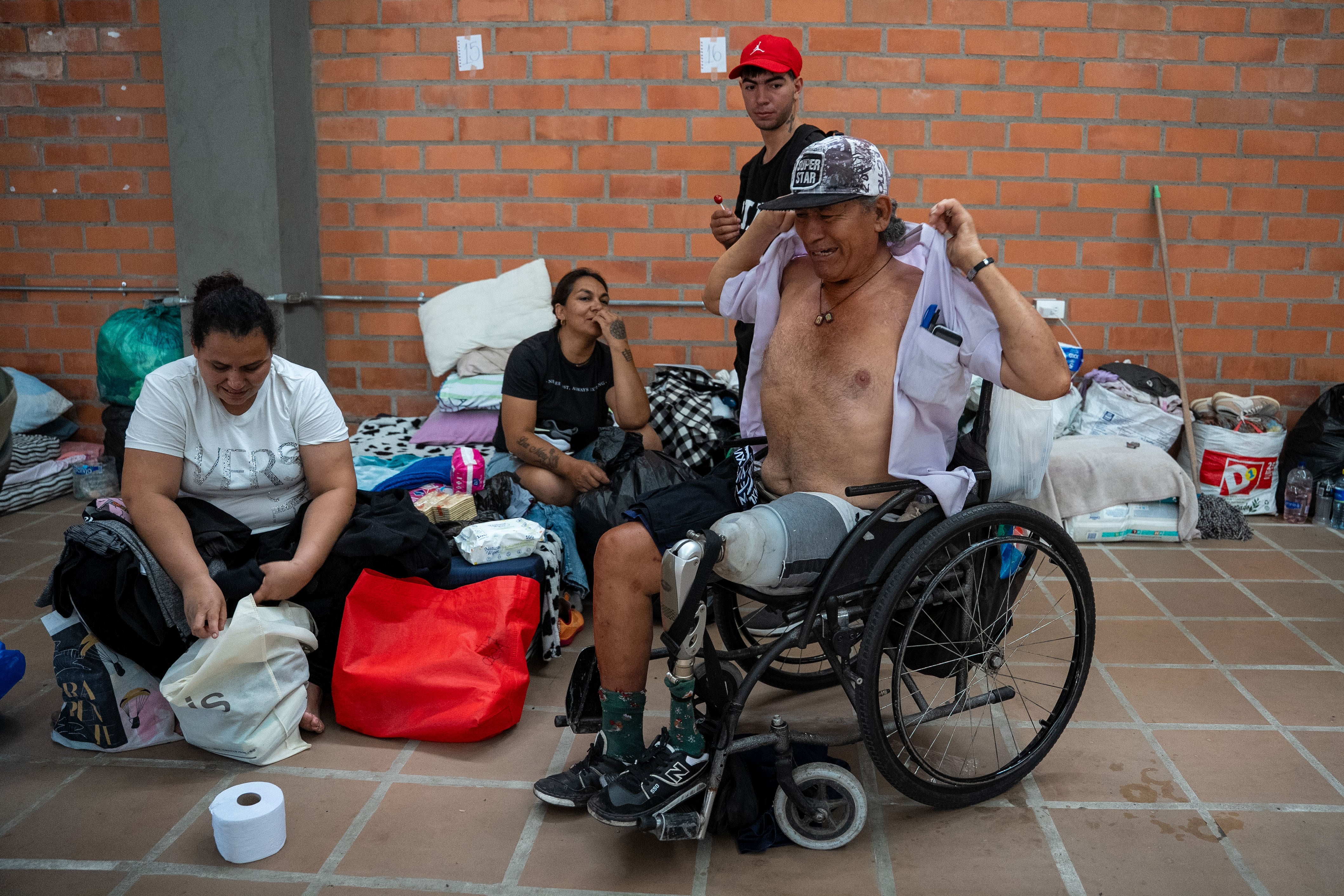 José González en un refugio para damnificados del terremoto en Roldanillo, Valle del Cauca.