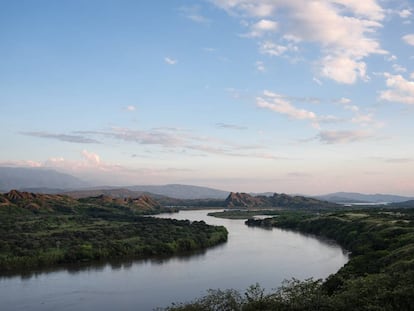 Amanecer en el río Magdalena, que atraviesa el departamento del Huila.