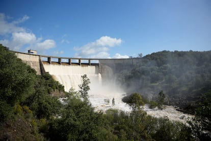 Estado del embalse del Gergal, este lunes en Sevilla, tras las lluvias de Semana Santa.