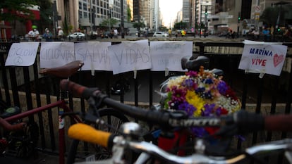 Manifestação de ciclistas homenageia Marina Harkot, atropelada e morta por José Maria da Costa Júnior, que fugiu sem prestar socorro.