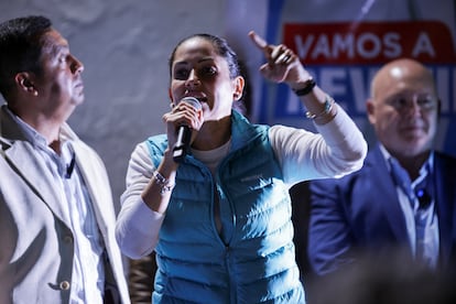 La candidata Luisa Gonzalez, en un evento en la noche de campaña.