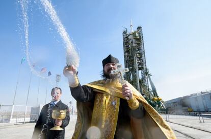 La ciencia y la religión se mezclan en la lanzadera de cohetes de Baikonur (Kazajstán)