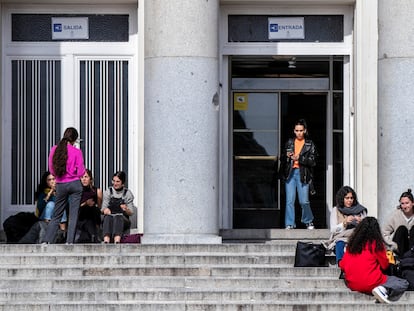 Estudiantes en la Universidad Complutense de Madrid.