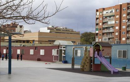 Barracones en un colegio de Valencia.