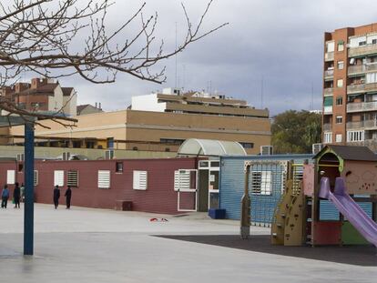 Barracones en un colegio de Valencia.