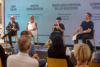 De izquierda a derecha, Xavi Calvo, Anatxu Zabalbeascoa, María Jesús Espinosa de los Monteros y Eugenio Viñas, en el Àgora de Valencia, este lunes, en la presentación de 'La gran D'. 