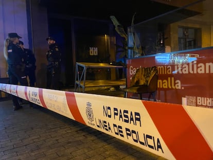 La entrada del local el viernes por la noche, cuando finalizó el operativo de emergencias.