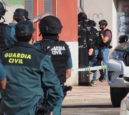 Vivienda en Santovenia (Valladolid) donde un hombre se atrincheró con un rehén tras matar a otro con un arma de fuego, el 1 de julio de 2022.