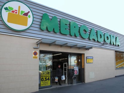 Mercadona empezará a sustituir las bolsas de plástico en Cataluña, Madrid y Navarra este mismo mes