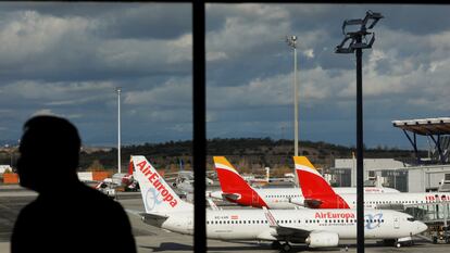 Aviones de Iberia y Air Europa en el aeropuerto Adolfo Suárez-Barajas de Madrid.