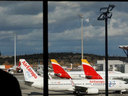 Aviones de Iberia y Air Europa en el aeropuerto Adolfo Suárez-Barajas de Madrid.