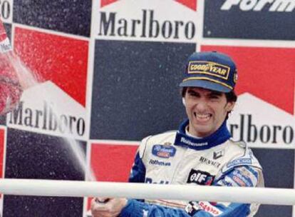 Damon Hill celebra su victoria en el Gran Premio de Argentina de 1995.