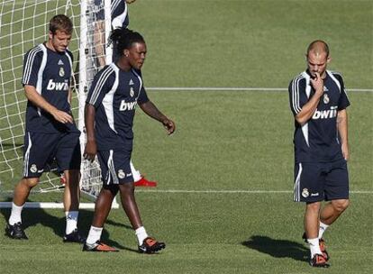 Van der Vaart (izquierda), Drenthe (centro) y Sneijder durante un entrenamiento en Valdebebas.