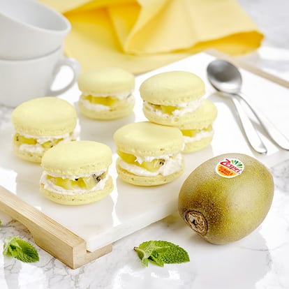 Una deliciosa tentación: macarons de kiwi Zespri con queso fresco batido.