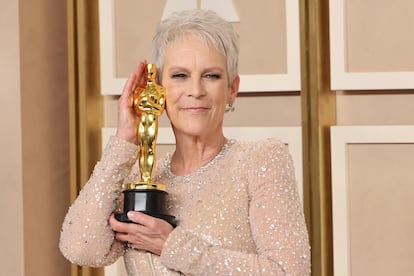 Jamie Lee Curtis el pasado mes de marzo tras recoger el Oscar a mejor actriz de reparto por su trabajo en 'Todo a la vez en todas partes'.