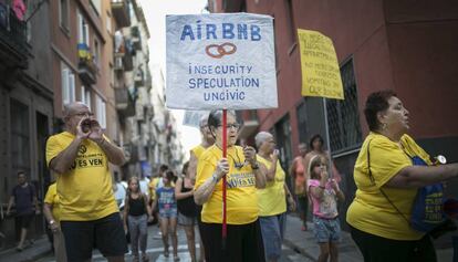 Protesta contra los pisos tur&iacute;sticos en Barcelona. 