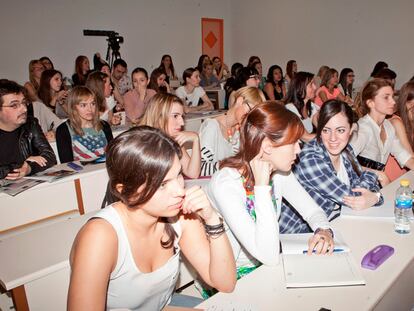 ¿Estuviste en la jornada de periodismo y moda? Búscate en esta galería