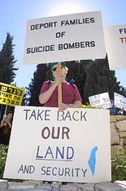 Un israelí exige la deportación de los familiares de los suicidas.