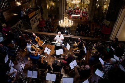 Momento del concierto en la catedral de Pamplona del pasado 29 de noviembre con Sagaseta al frente.