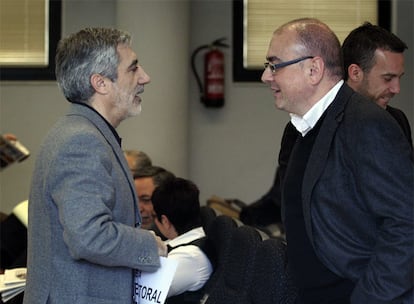 Gaspar Llamazares y Javier Madrazo, durante la reunión de IU celebrada el sábado.
