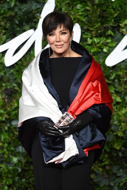 Kris Jenner, matriarca del clan Kardashian, confió en Tommy Hilfiger, honrado con el premio a los logros excepcionales.